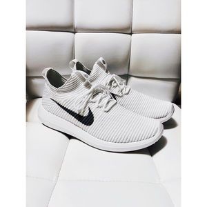 Nike Men’s Roshe Two Flyknit V2 Shoes White